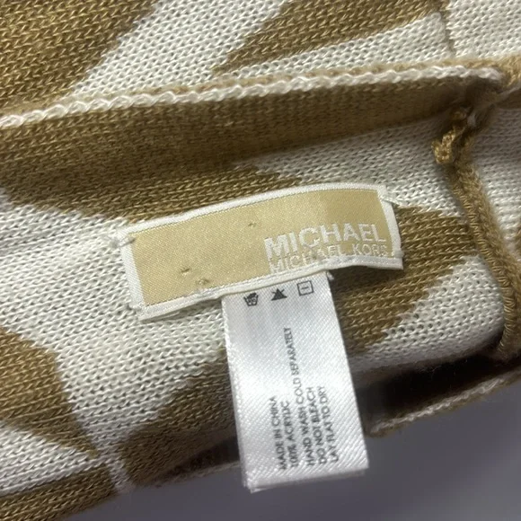 MK Scarf and Cap - Picture 5 of 8